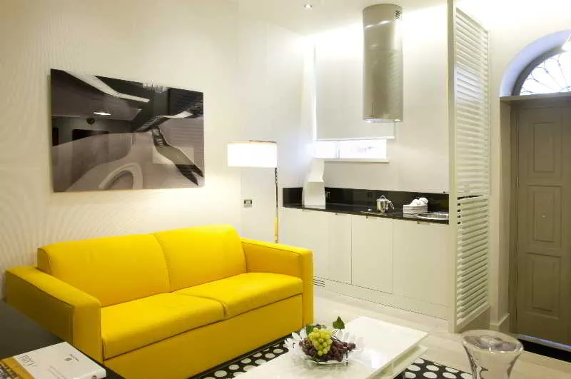 Room, Mood 44, Rome