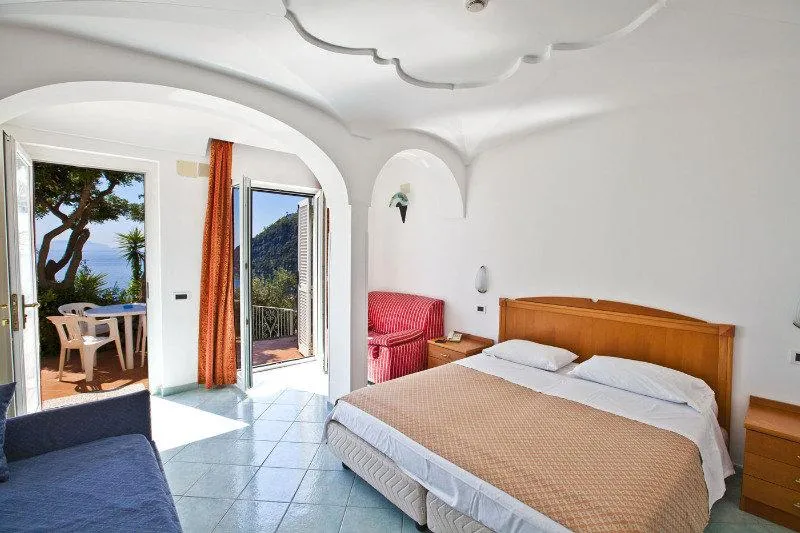 Room, Don Felipe, Naples
