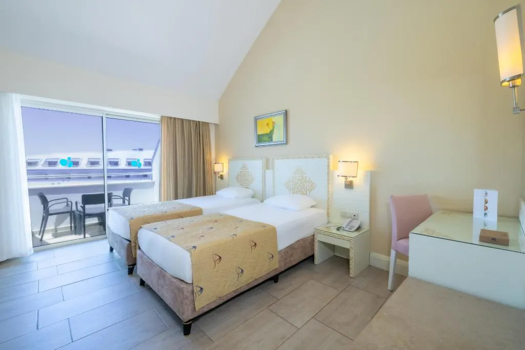 FAMILY ROOM STANDARD Room, Crystal Admiral Aqua Collection, Antalya