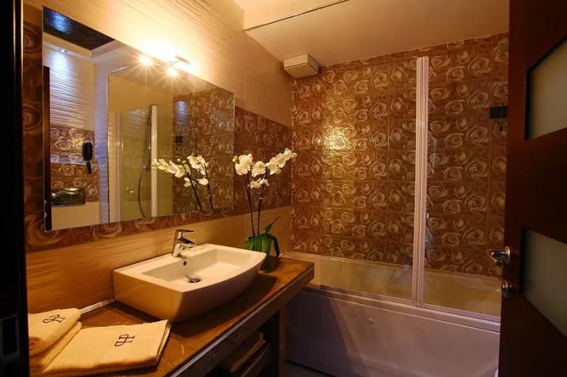 DOUBLE STANDARD Room, Partner, Kavaje