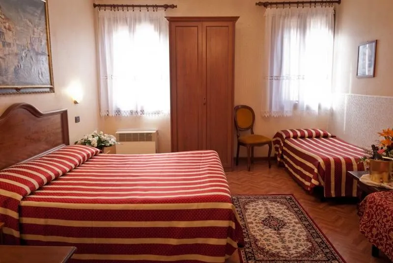Room, Florida, Venice