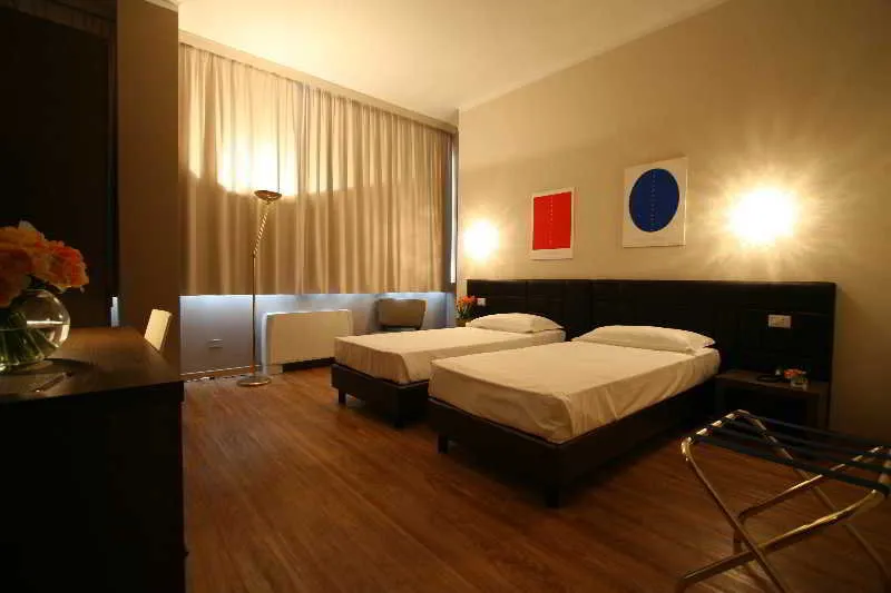 Room, Oro Blu, Milan