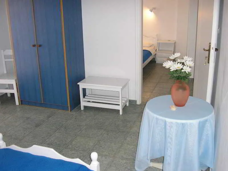 Room, Finikas, Santorini