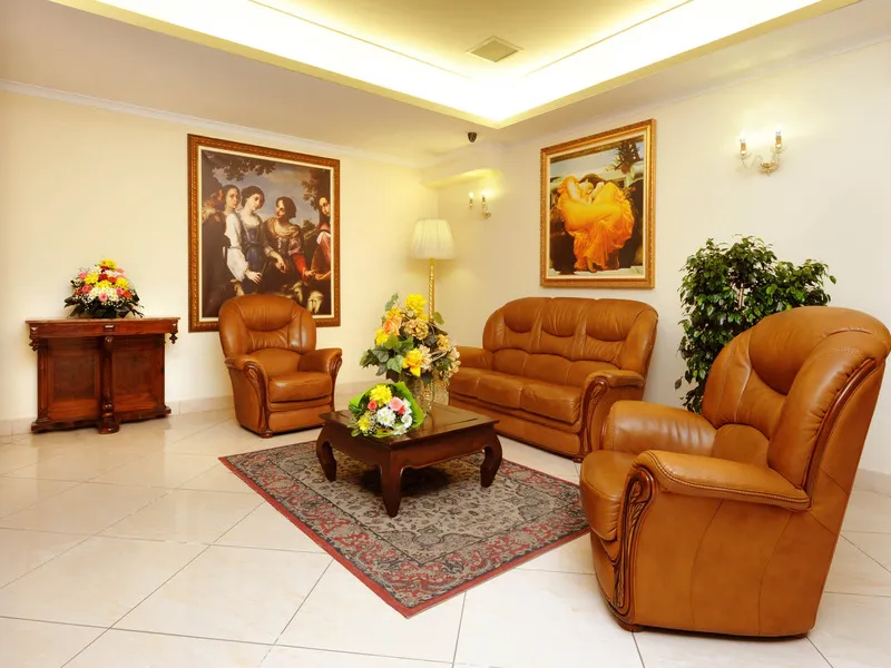 Lobby, Buono, Naples
