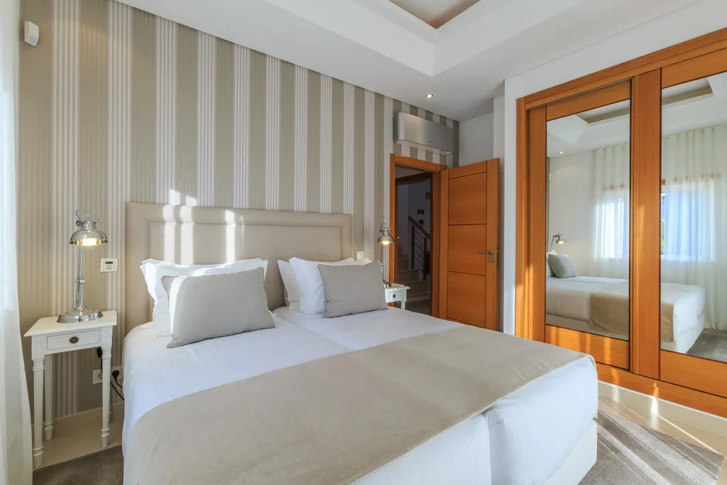 VILLA FIVE BEDROOMS WITH PRIVATE POOL Room, The Crest, Algarve