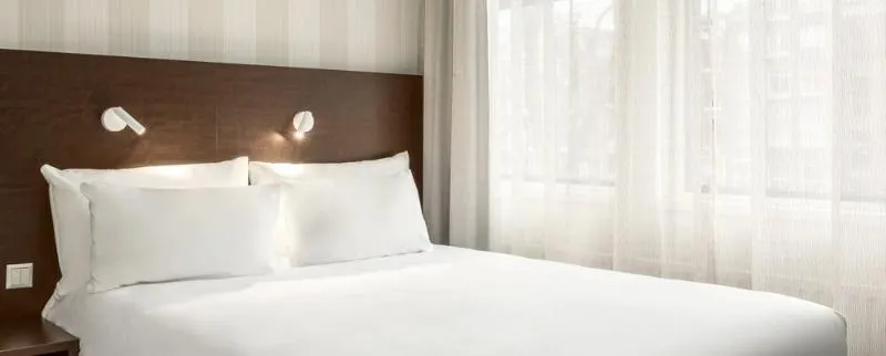 TRIPLE WITH VIEWS Room, NH City Centre Amsterdam, Amsterdam
