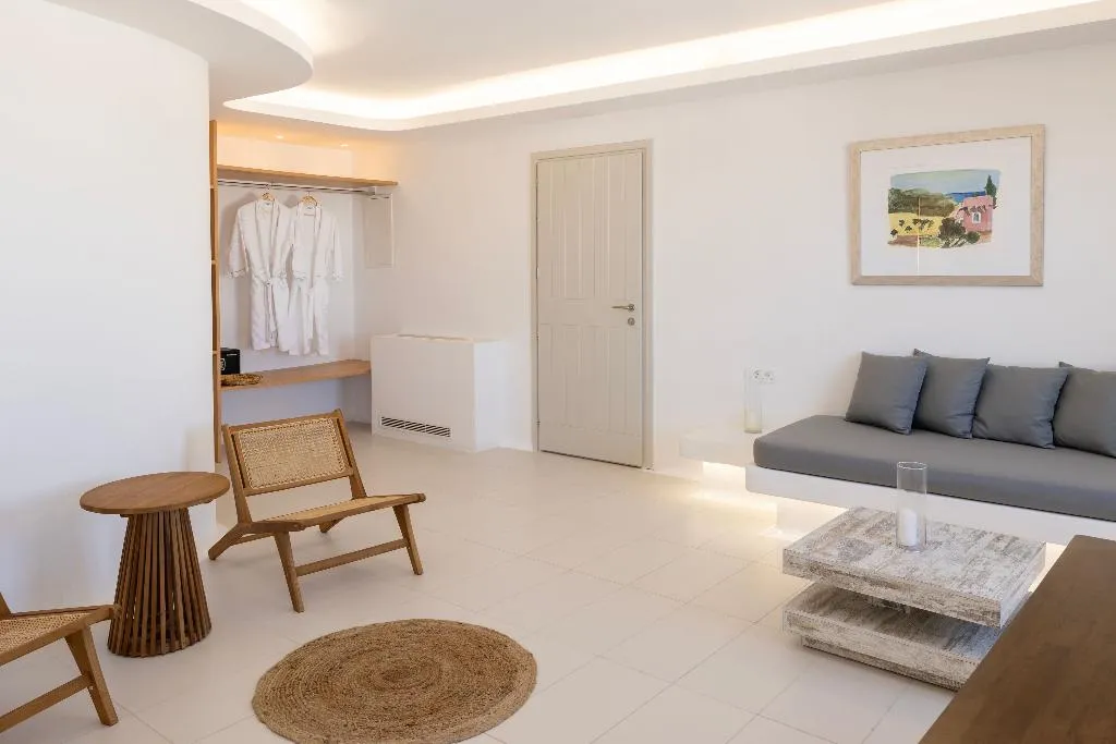 SUITE DELUXE GARDEN VIEW Room, Zannos Melathron Hotel By Omilos Hotels, Santorini