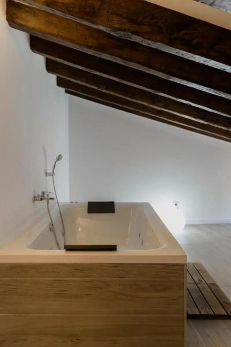 Room, El Siglo, Valencia