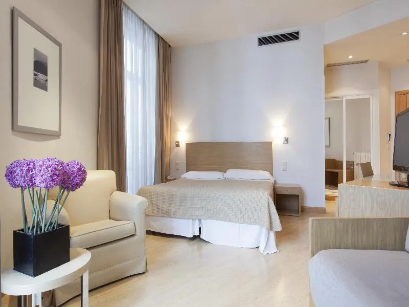 QUADRUPLE STANDARD Room, Regente, Madrid