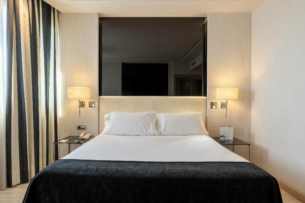 Room, Santos Maydrit Airport, Madrid