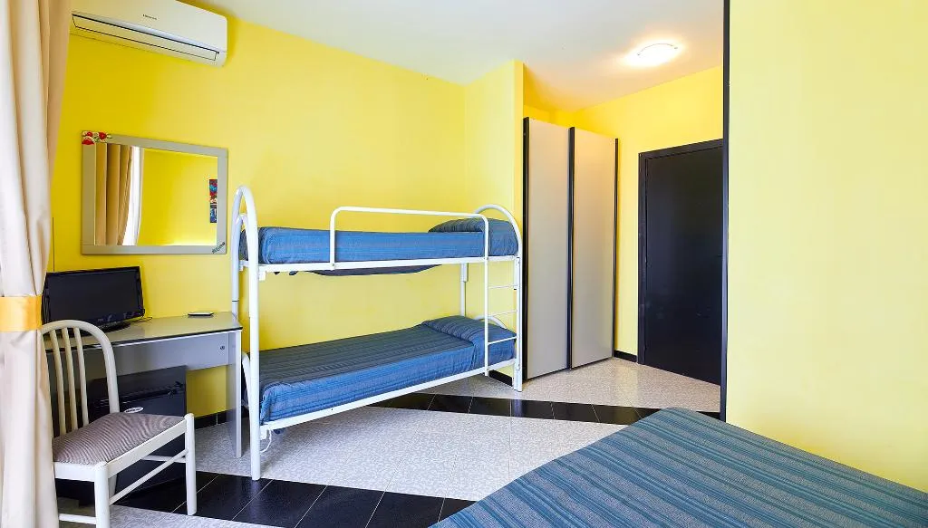 QUADRUPLE STANDARD Room, Clorinda, Naples