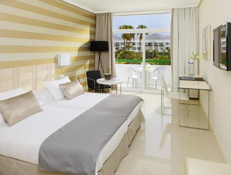 TRIPLE STANDARD Room, H10 Lanzarote Princess, Lanzarote