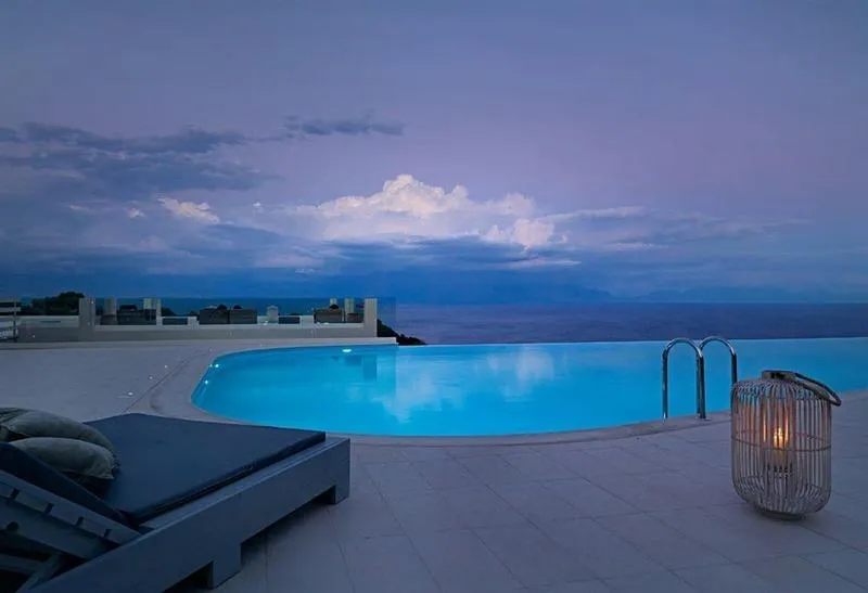 Pool, Camvillia, Kalamata