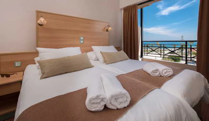 Room, Phoenix, Zante
