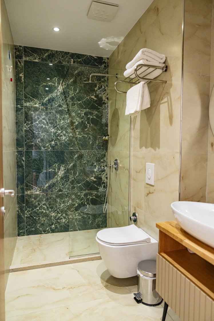 Henry Resort & Spa, Kavaje