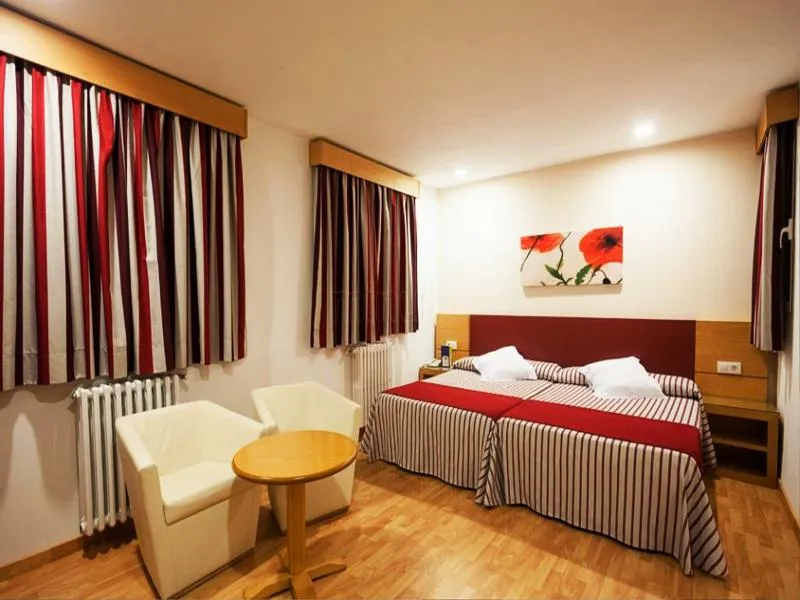 Room, Amic Colon, Majorca