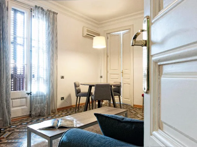 APARTMENT CAPACITY 7 THREE BEDROOMS Room, MH Apartments Tetuan, Barcelona