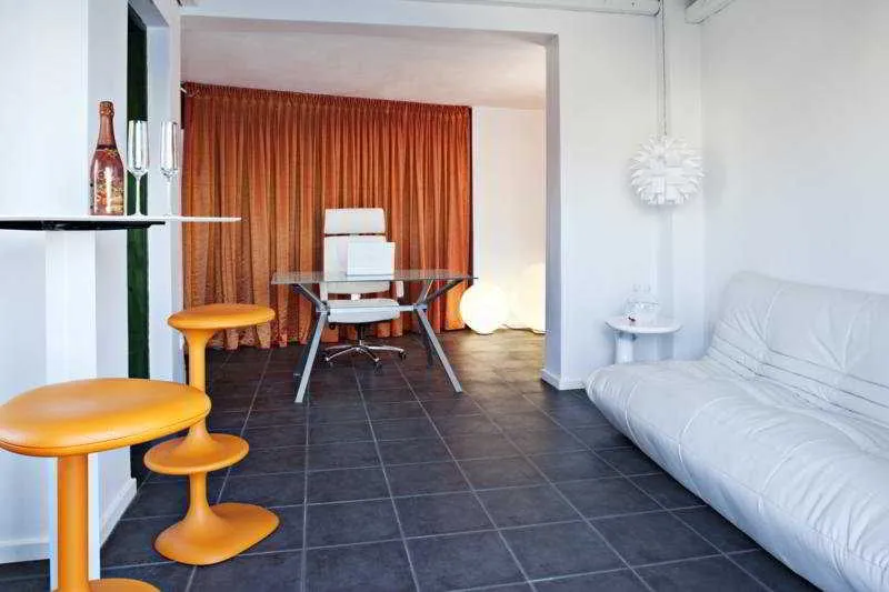 Room, Avant Garde Suites, Santorini