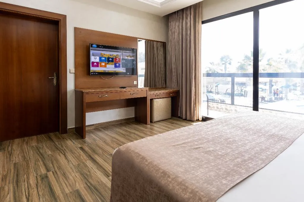 SUITE POOL VIEW Room, Palma Beach Resort & Spa, Dubai