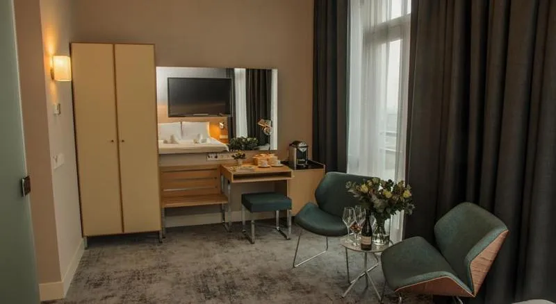 JUNIOR SUITE WITH VIEWS Room, Amadi Panorama Hotel, Amsterdam