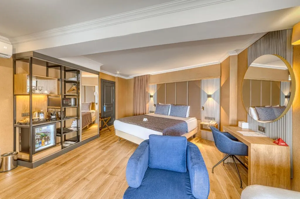 JUNIOR SUITE KING BED WITH JACUZZI Room, Numa Port Hotel, Antalya