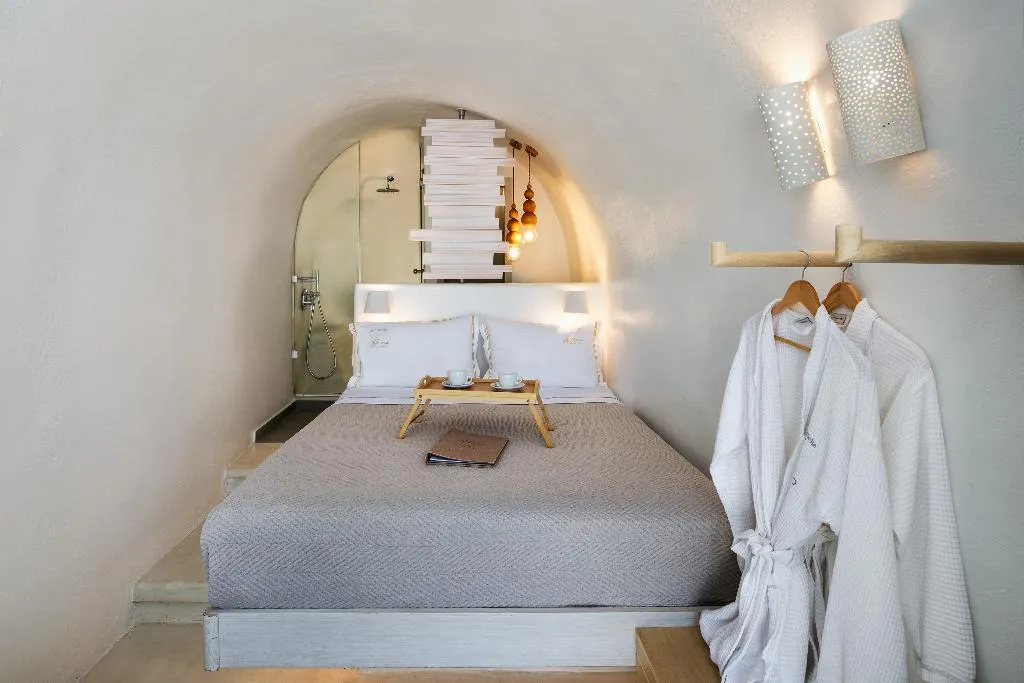 SUITE WITH JACUZZI Room, Athina Luxury Suites, Santorini