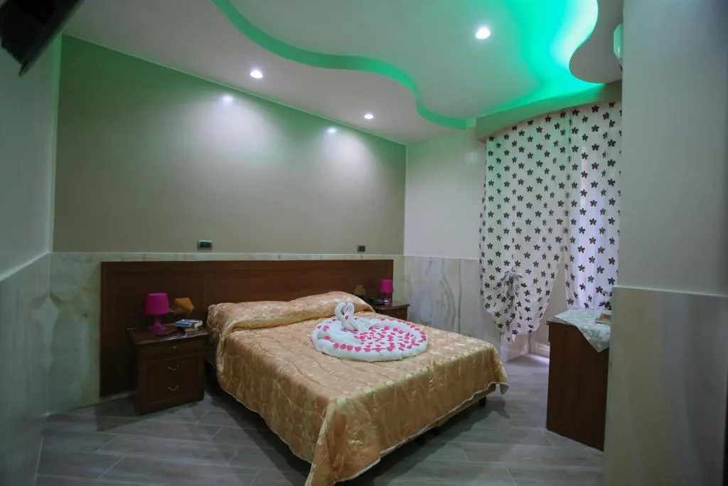 TRIPLE STANDARD Room, Iris, Naples