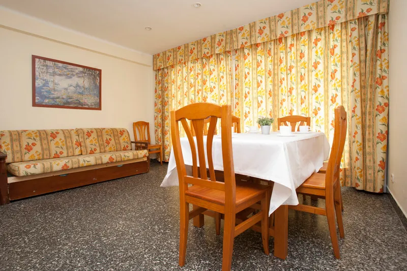 APARTMENT CAPACITY 8 THREE BEDROOMS Room, Goya, Costa Dorada