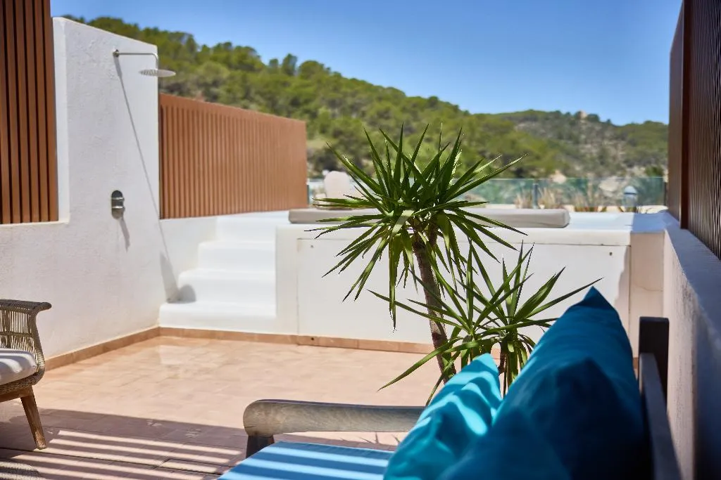 JUNIOR SUITE WITH PRIVATE POOL Room, Cala San Miguel Ibiza Res, Curio Colllec by Hilton, Ibiza