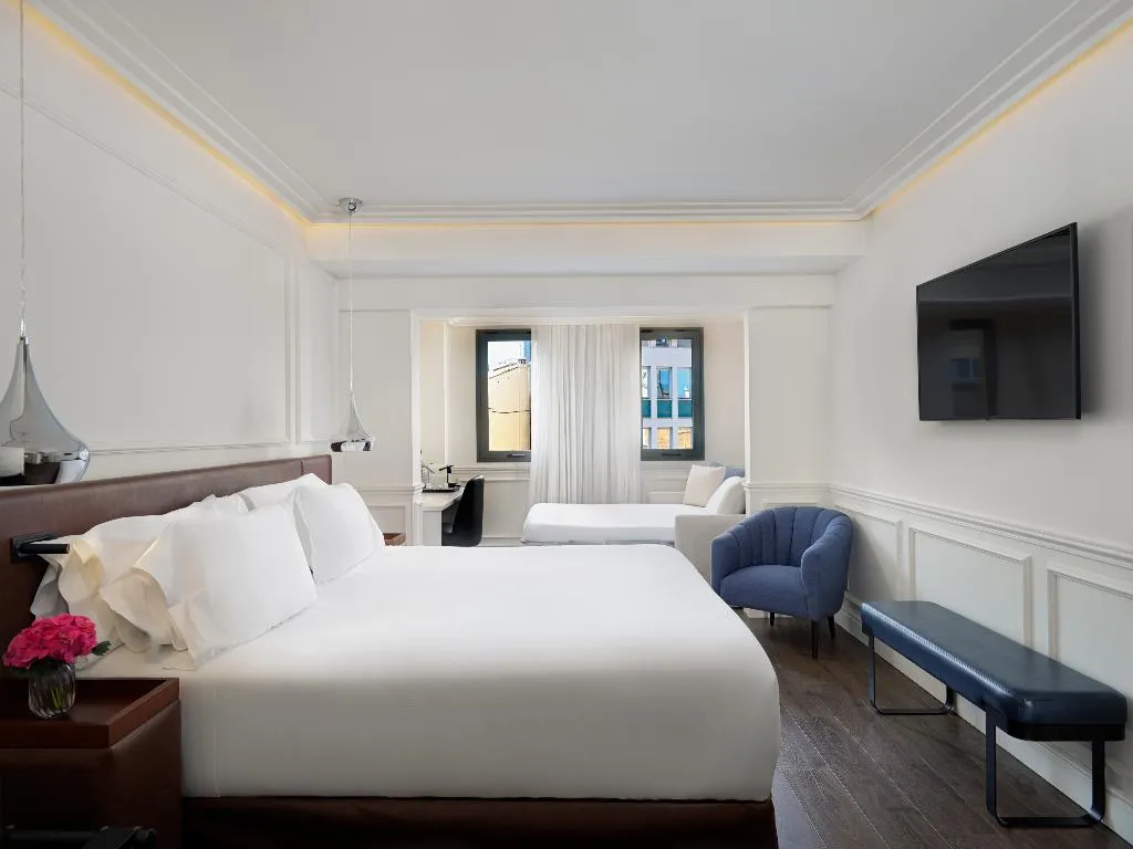 JUNIOR SUITE STANDARD Room, H10 Universitat, Barcelona