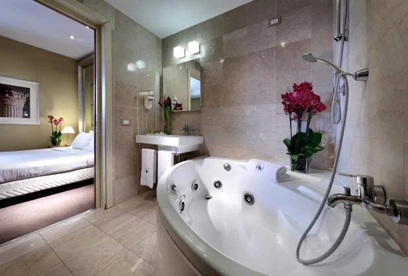 Room, Mercure Roma Centro St. John, Naples