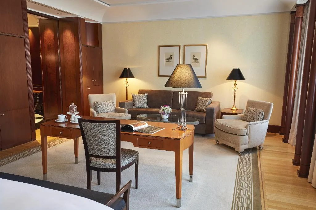 JUNIOR SUITE WITH VIEWS Room, Adlon Kempinski Berlin, Berlin