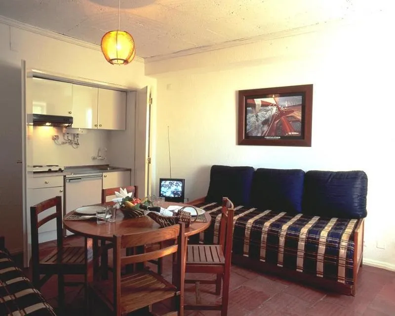 Room, Apartamentos Turísticos Regina, Algarve