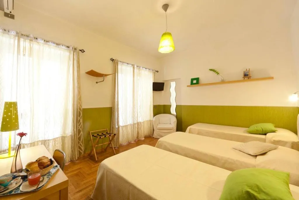 TRIPLE STANDARD Room, Cappella Vecchia 11, Naples