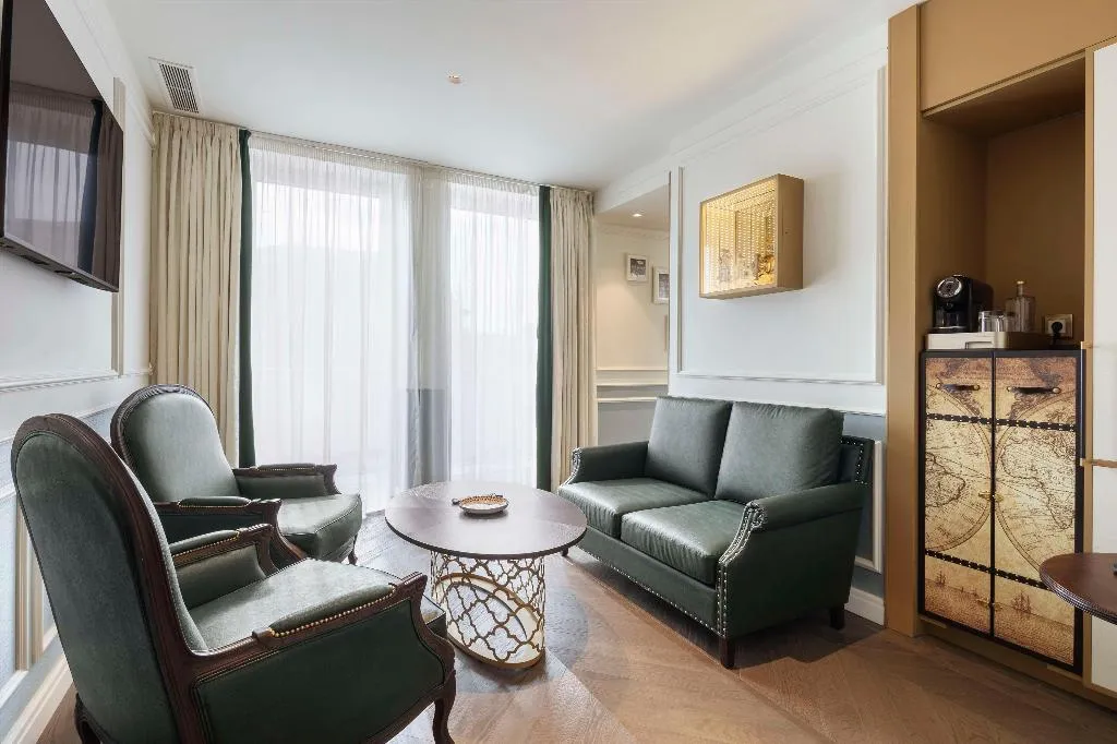 Room, The Emerald House Lisbon, Curio Collection by Hilt, Lisbon