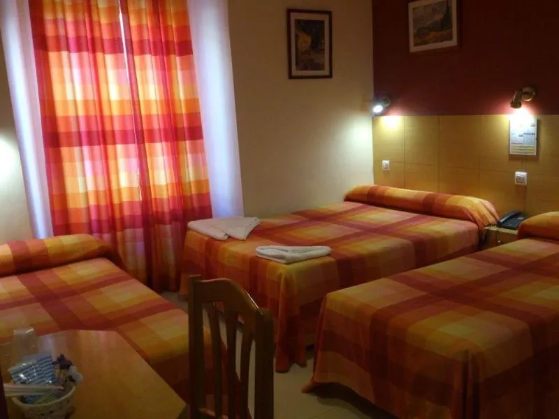 QUADRUPLE STANDARD Room, Inter Plaza Mayor, Madrid