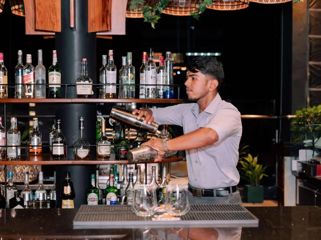 Bar, Pullman Colombo City Centre, Colombo