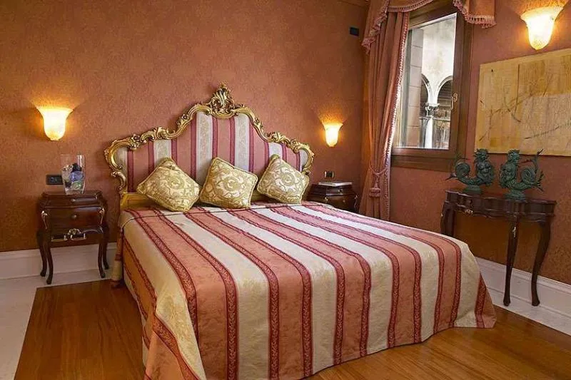 DOUBLE CANAL VIEW Room, Ca Gottardi, Venice