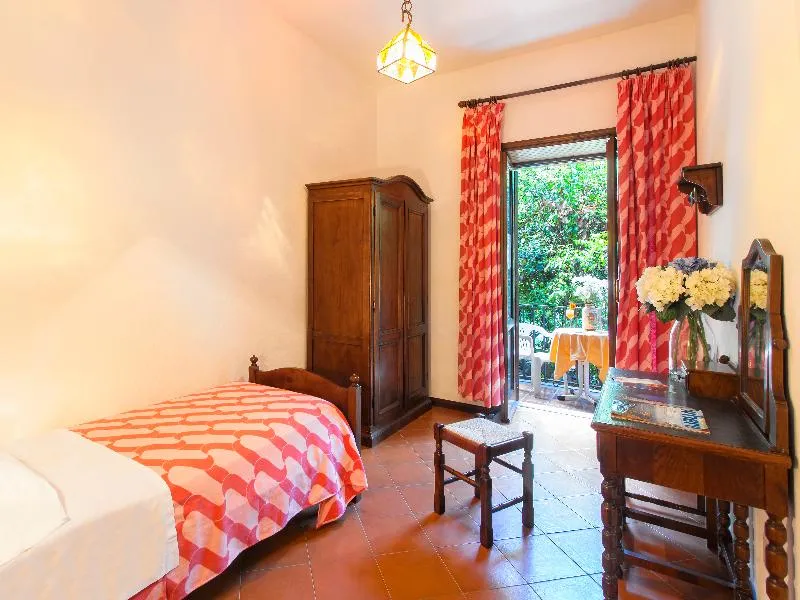 Room, Terme San Valentino, Naples