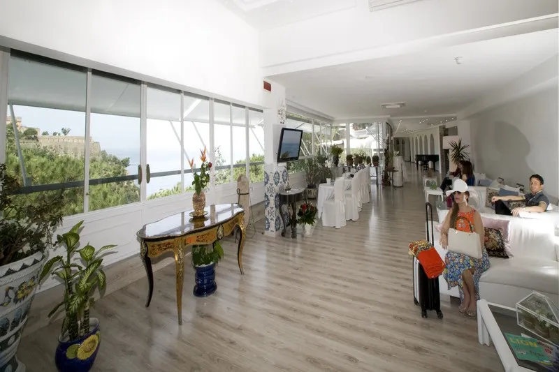 Lobby, Oriente, Naples