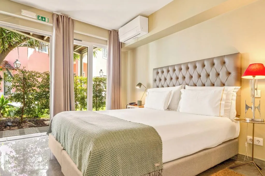 Room, Jardim Da Lapa By Shiadu, Lisbon