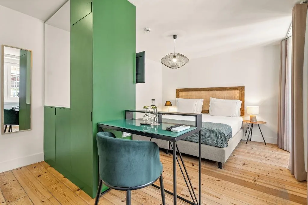 Room, Jardim Da Lapa By Shiadu, Lisbon