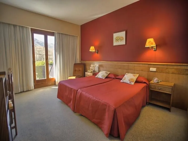 Double or Twin STANDARD Room, Sommos Hotel Benasque Spa, Barcelona