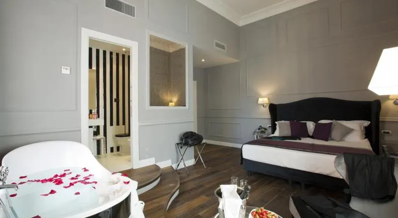 SUITE CLASSIC Room, Relais Leone, Rome