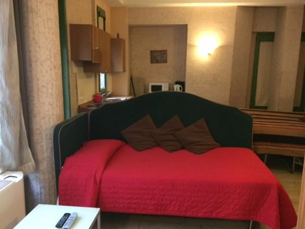 STUDIO CAPACITY 3 Room, Gemini City Centre Studios, Florence