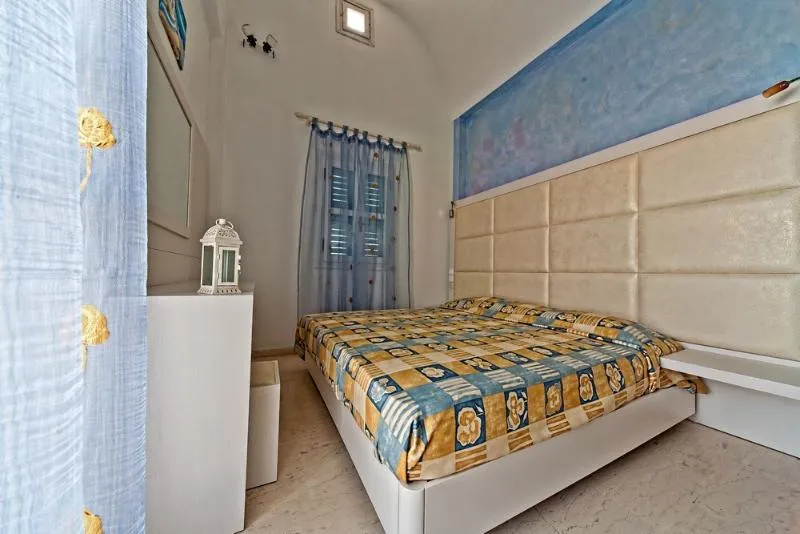 Room, Sellada Apartments, Santorini