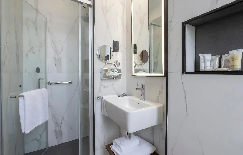 Double or Twin DELUXE Room, Hotel Riu Plaza The Gresham Dublin, Dublin