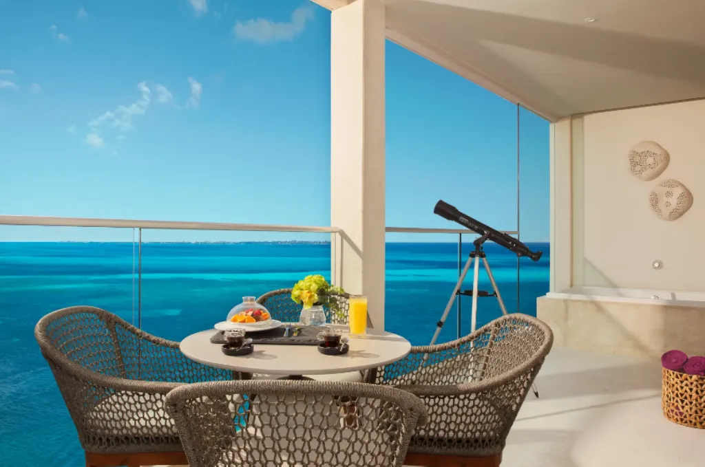 SUITE OCEAN FRONT WITH BALCONY Room, Breathless Cancun Soul Resort & Spa, Cancun Area