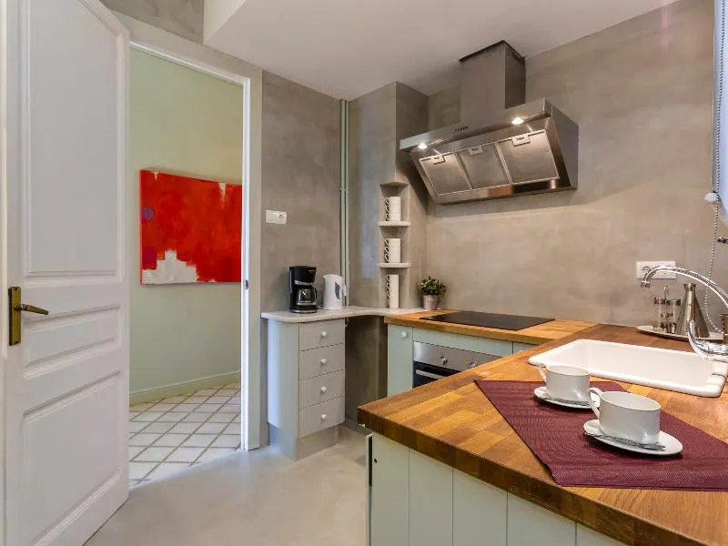 APARTMENT THREE BEDROOMS TWO BATHROOMS Room, Urban District, Barcelona