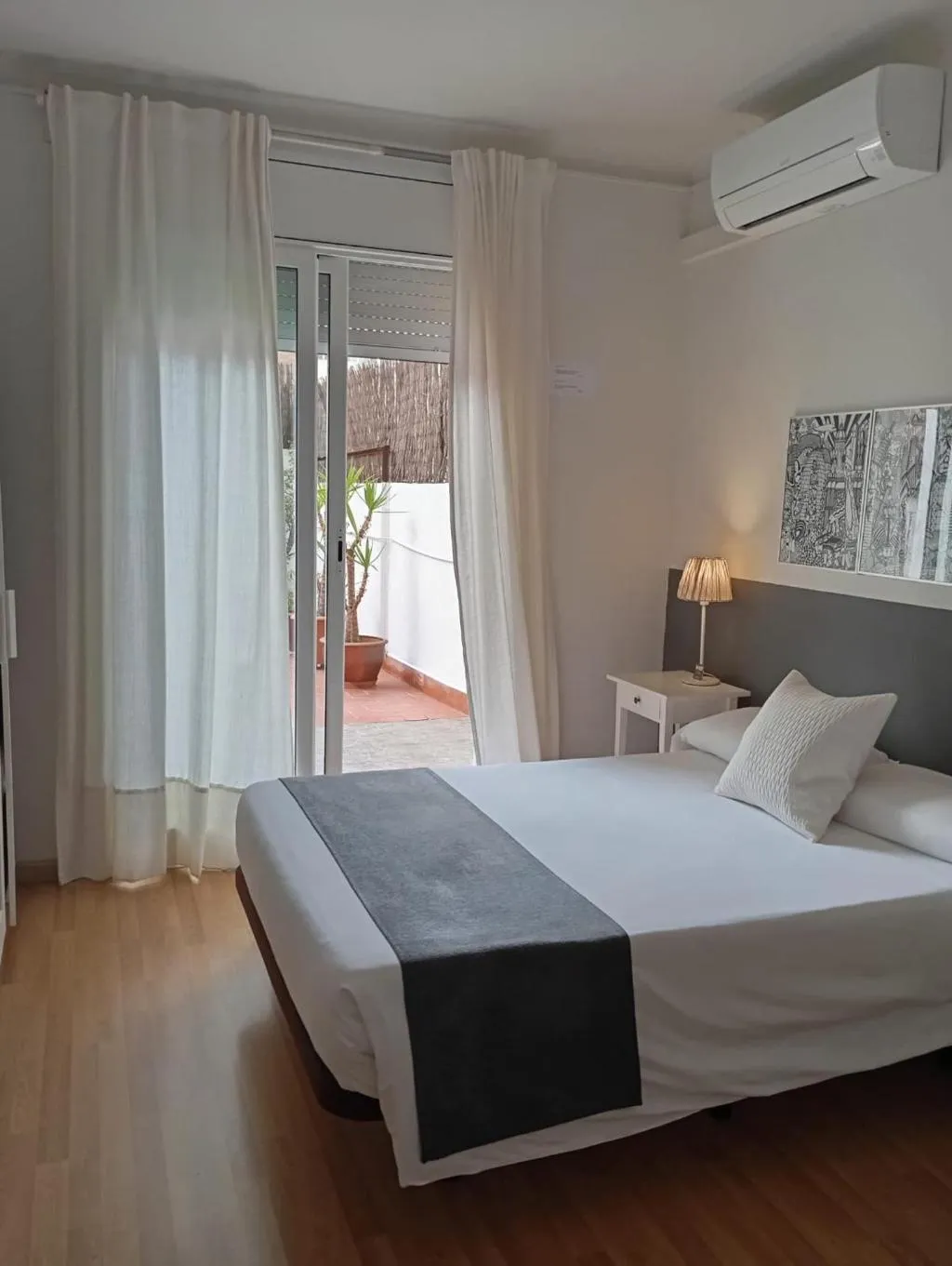 General view, Hostal El Ninot, Barcelona